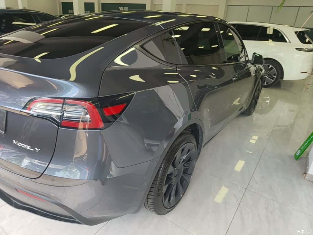 Tesla Model Y, 2022 7