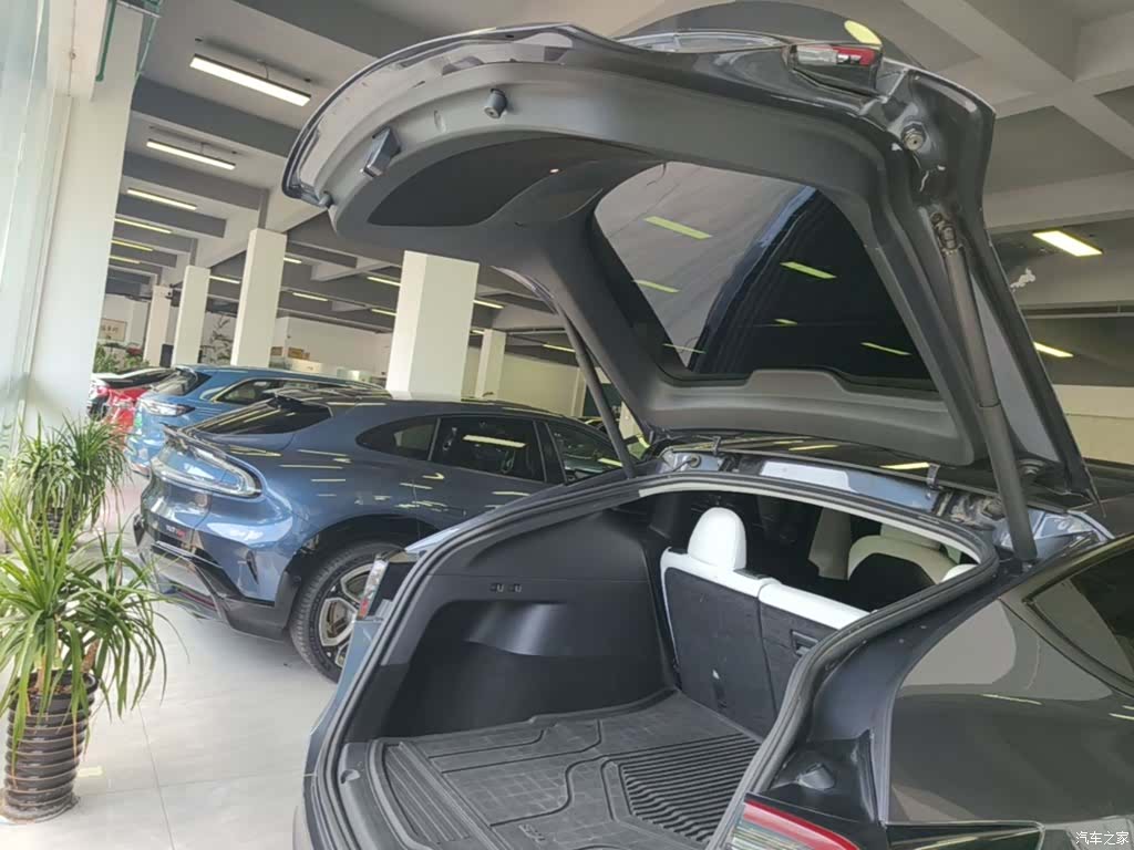 Tesla Model Y, 2022 19