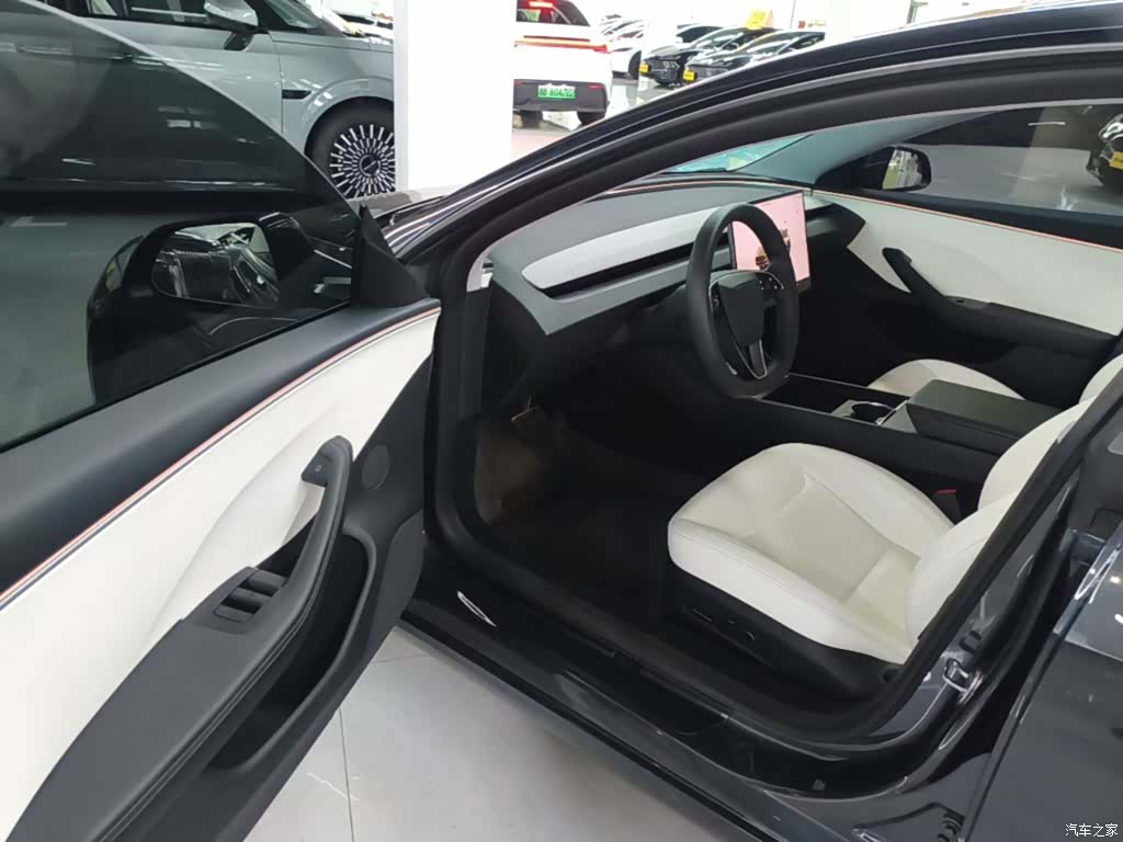 Tesla Model 3, 2025 16