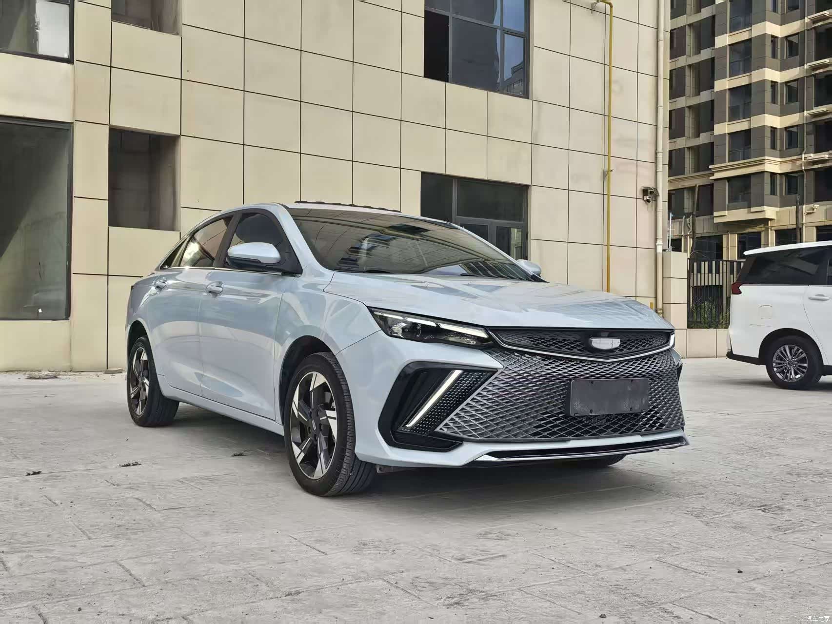 Geely Emgrand, 2022 3