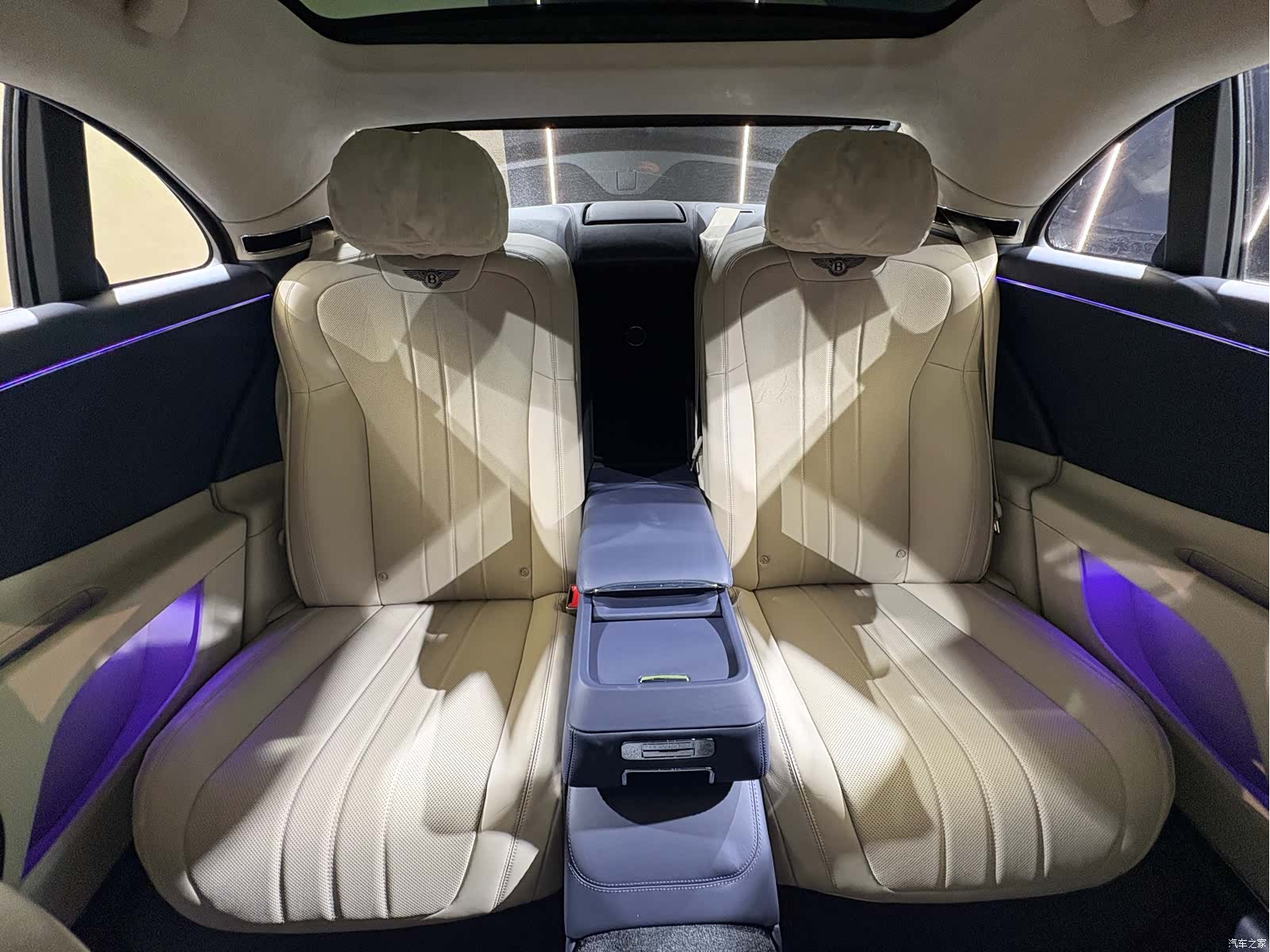 Bentley Flying Spur, 2024 23