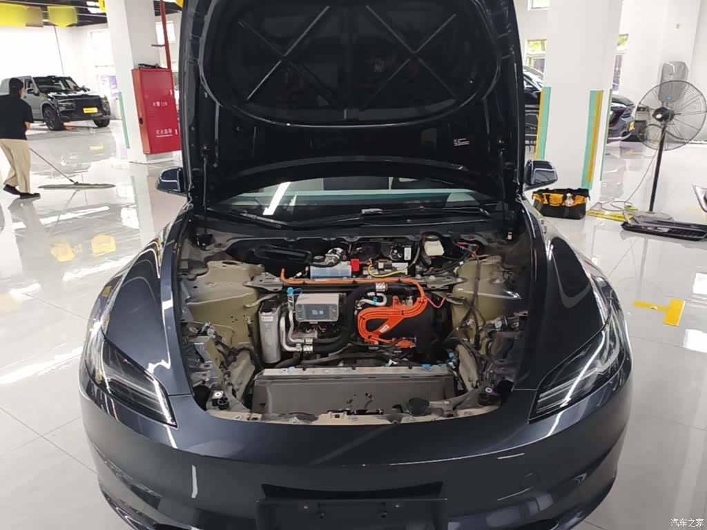 Tesla Model 3, 2025 20
