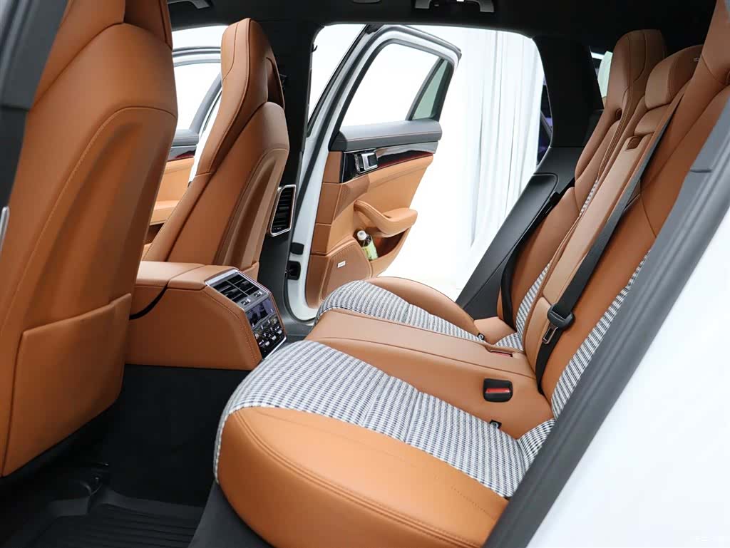 Porsche Panamera, 2018 9