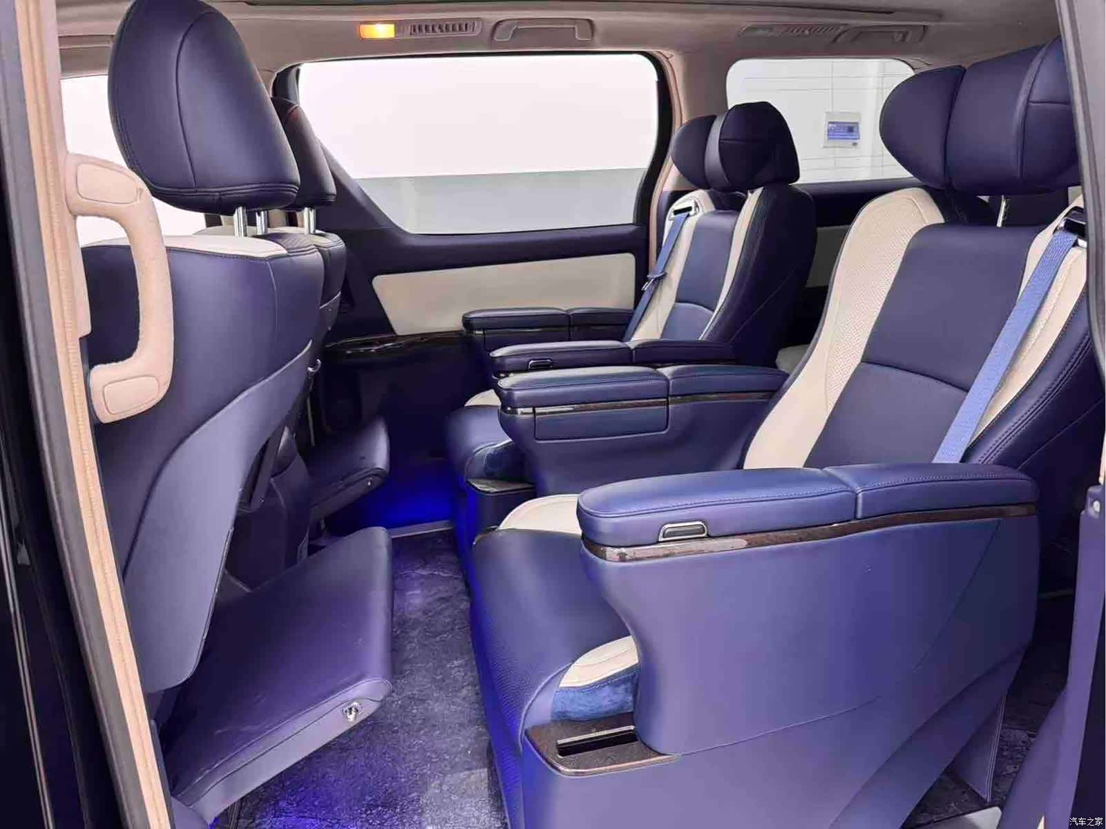 Toyota Alphard, 2012 10