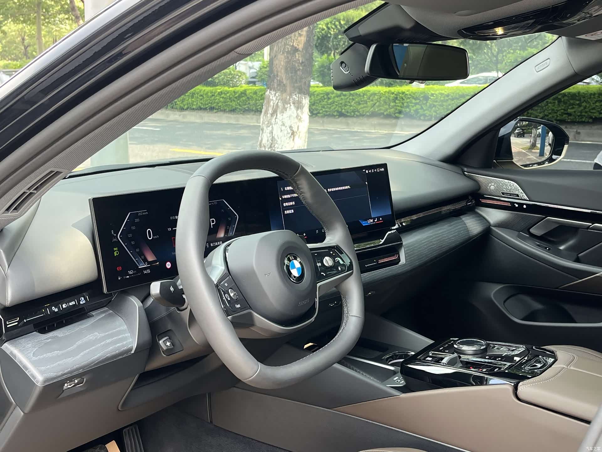 BMW 5 Series, 2025 14