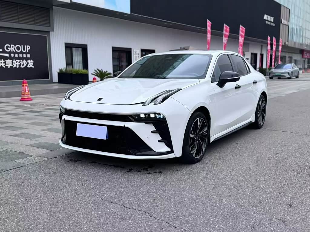 Lynk & Co 03