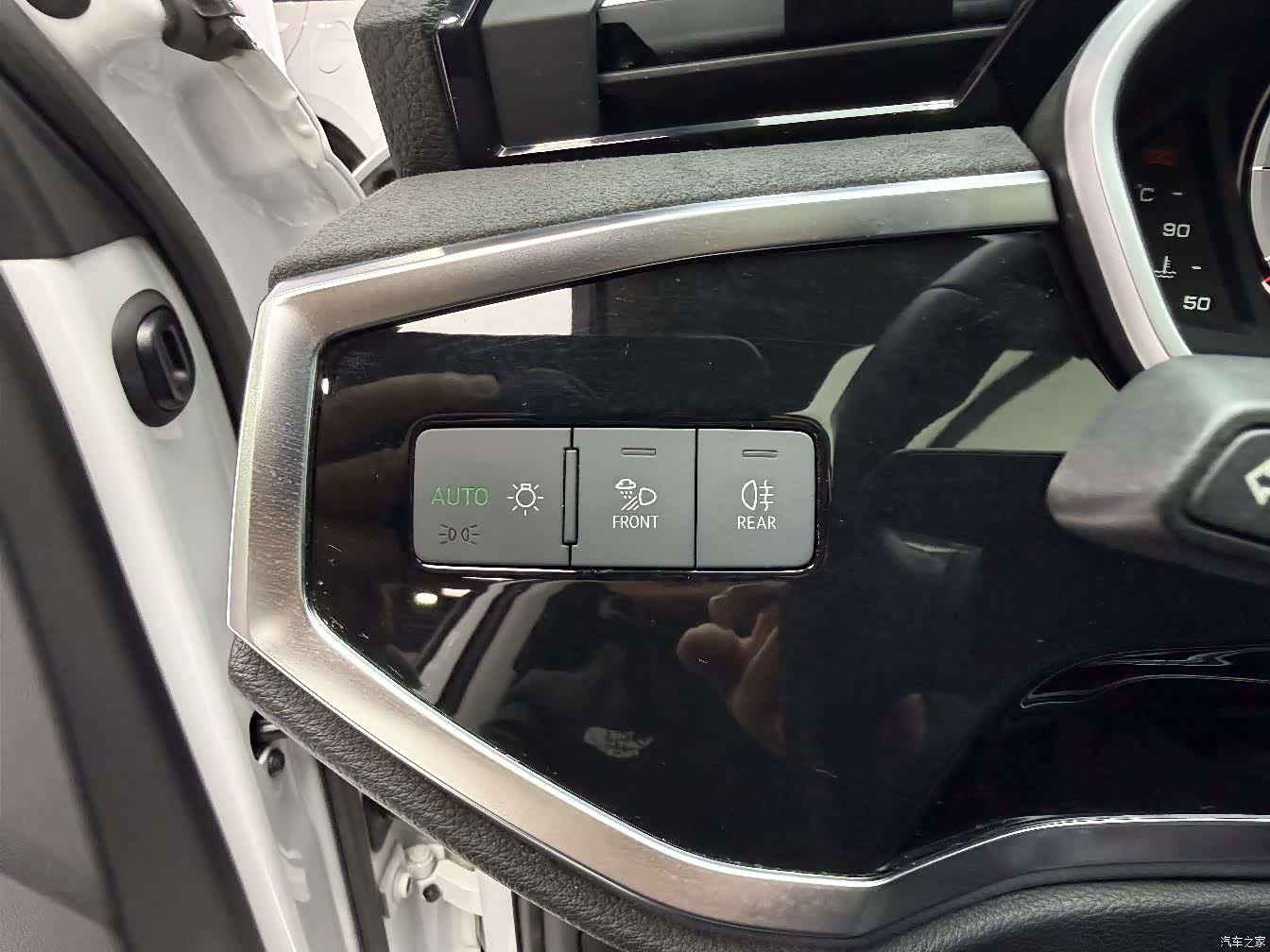 Audi Q3, 2022 10
