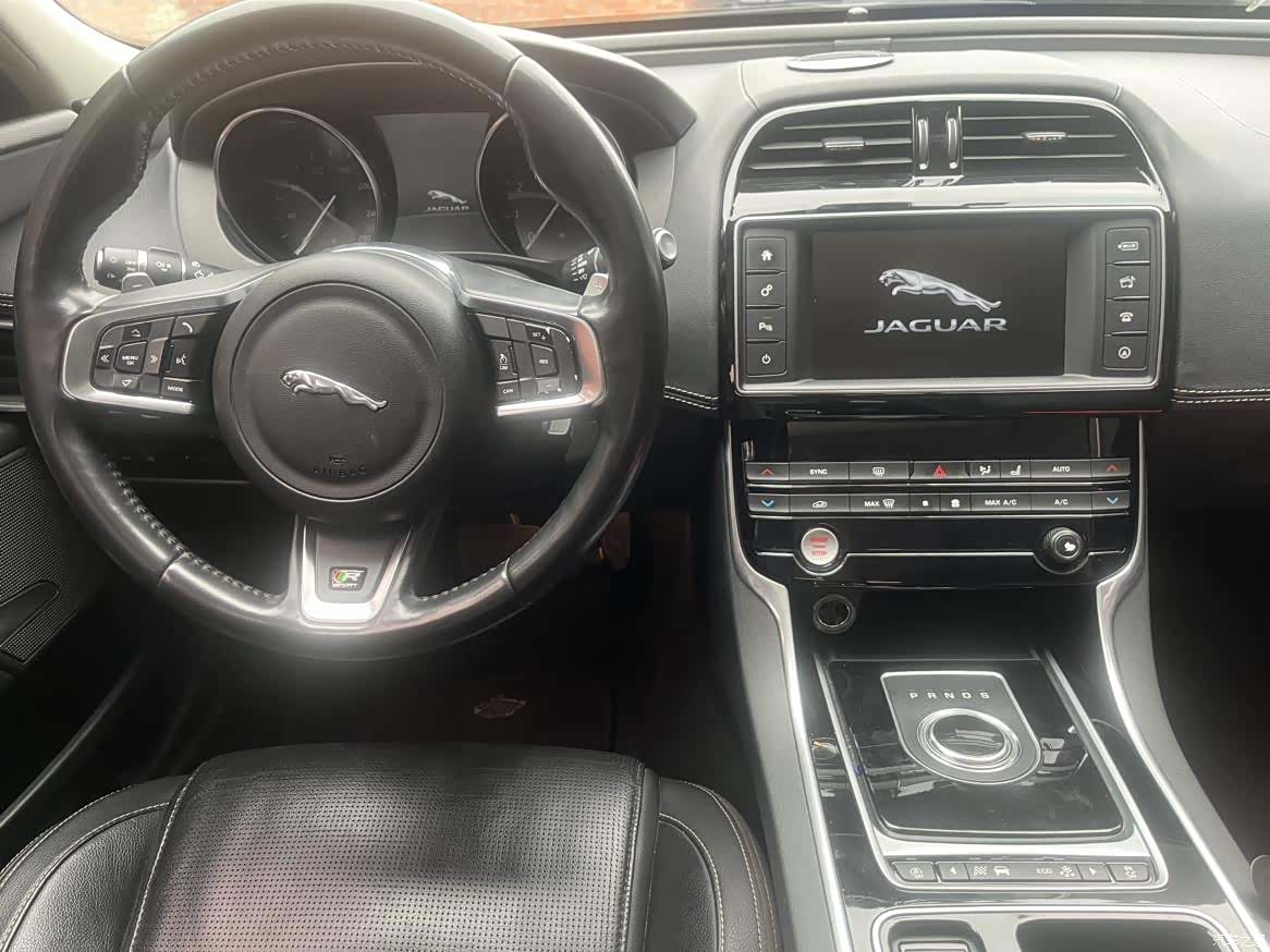 Jaguar XE, 2017 10