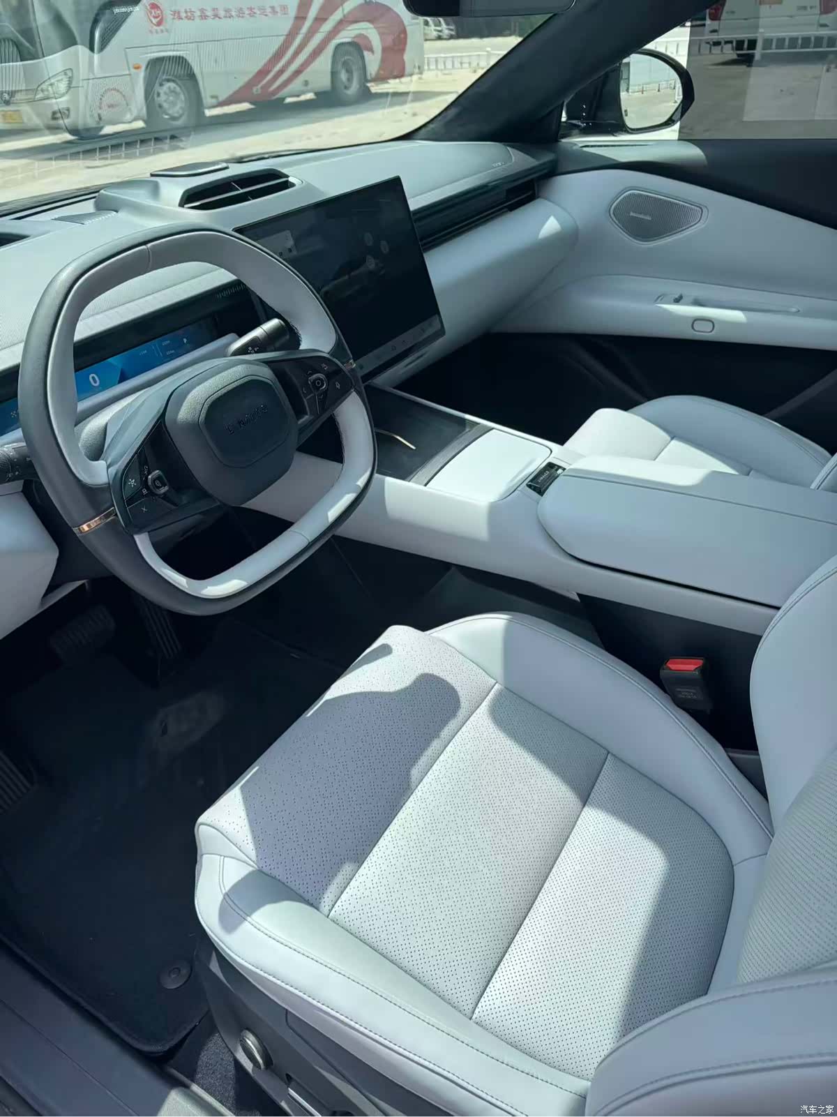 Lynk & Co Z10, 2024 4