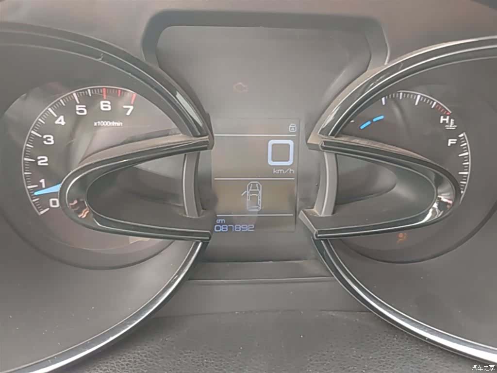 DongFeng AX7, 2015 12