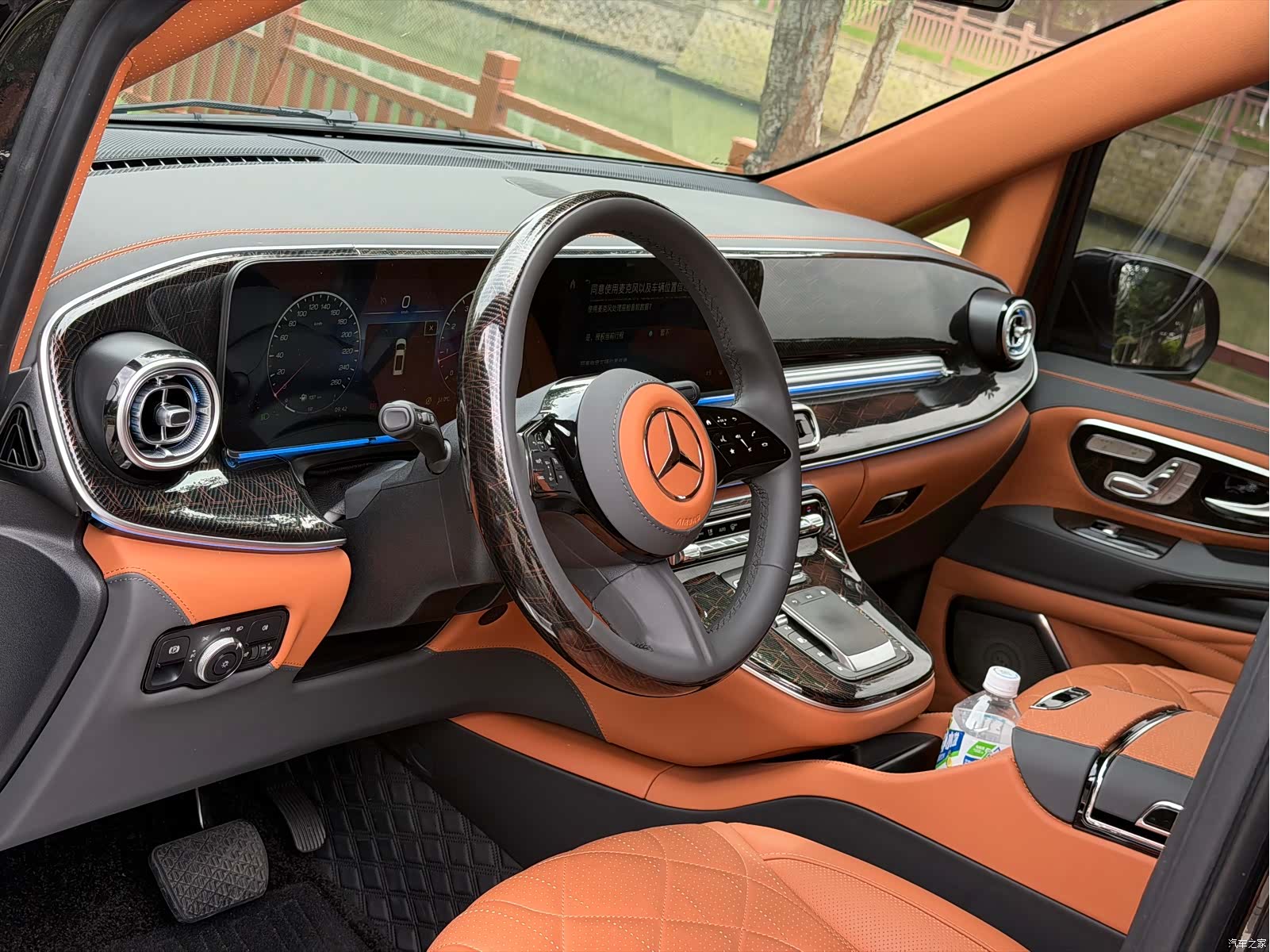 Mercedes-Benz 7, 2025 8