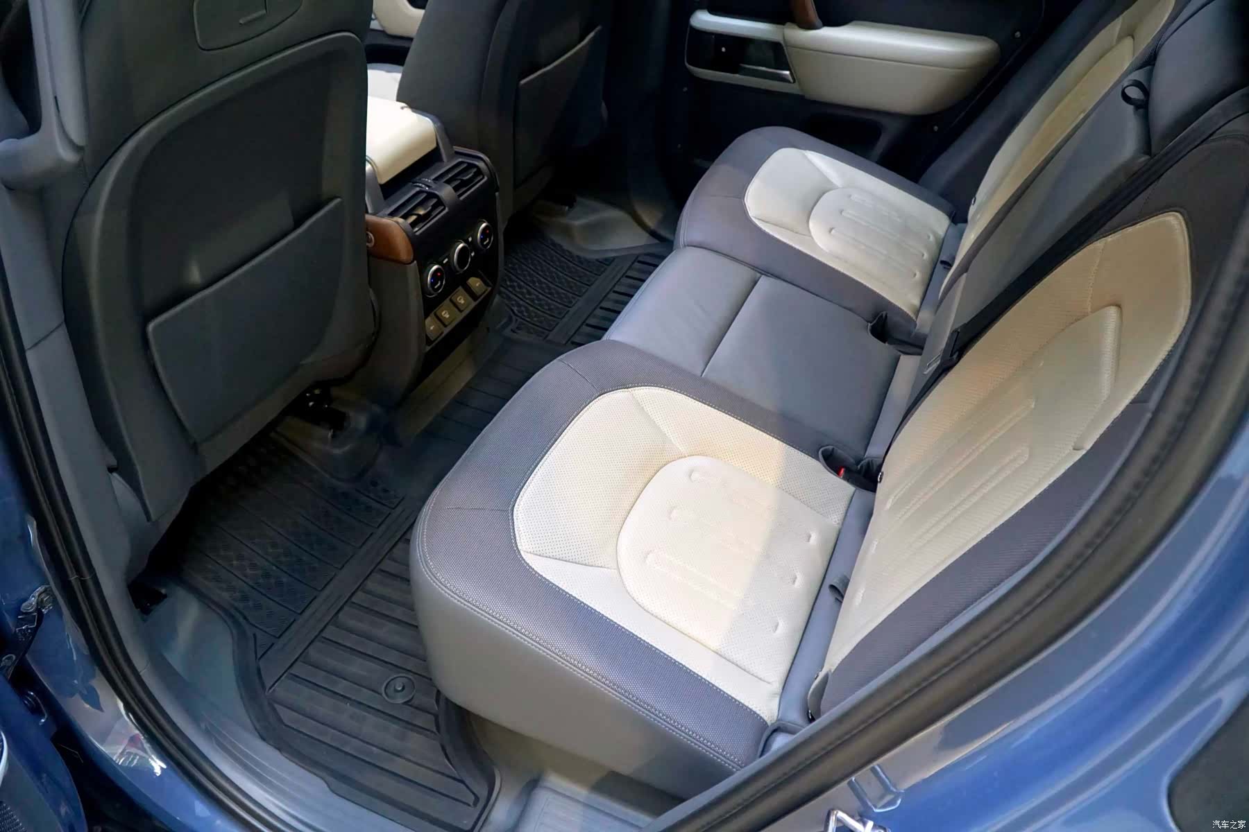 Land Rover Defender, 2021 8