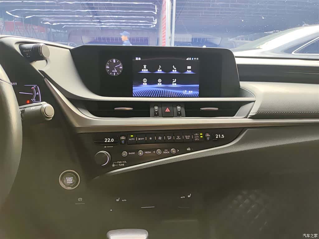 Lexus ES, 2018 9