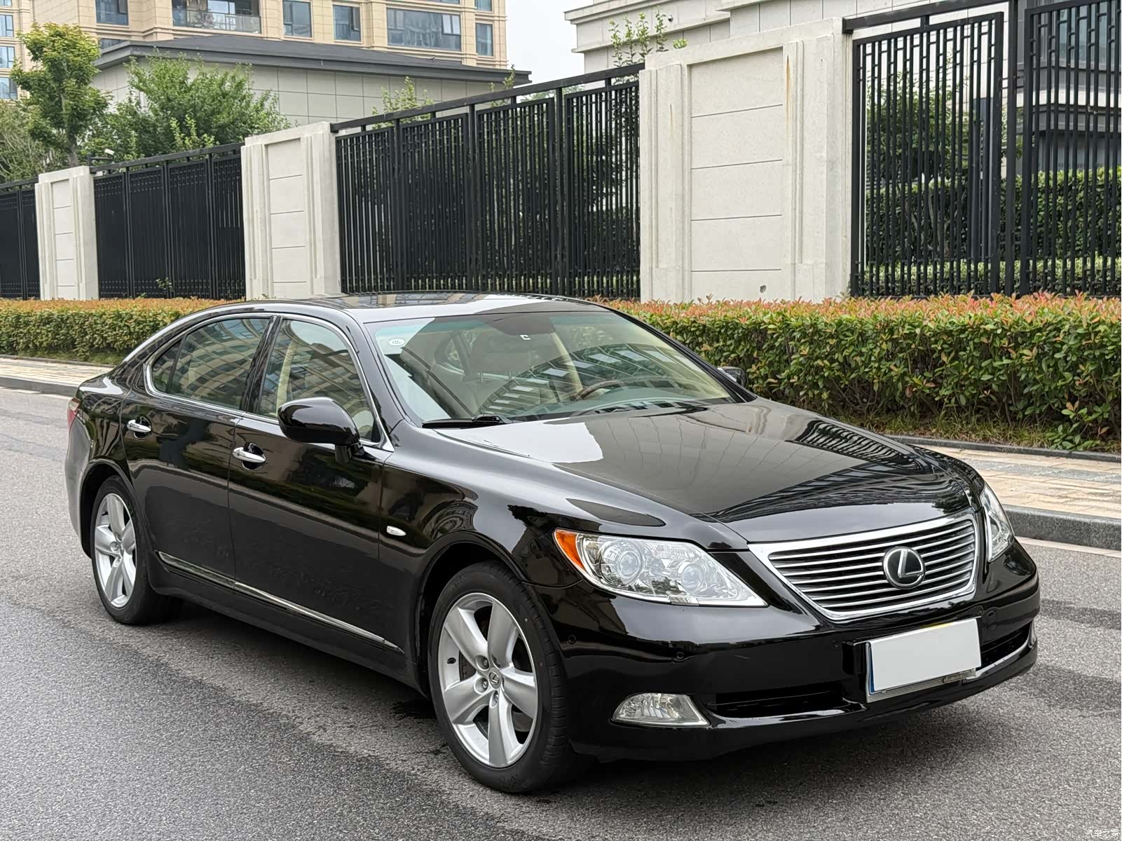 Lexus LS, 2009 3