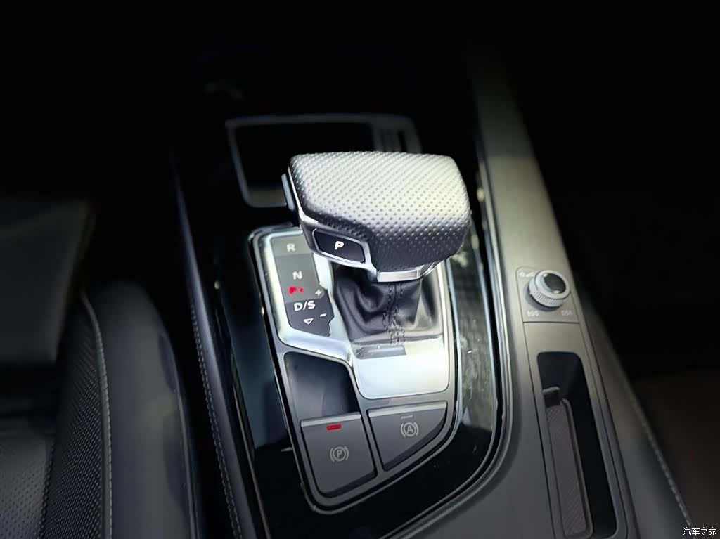 Audi A4L, 2025 10
