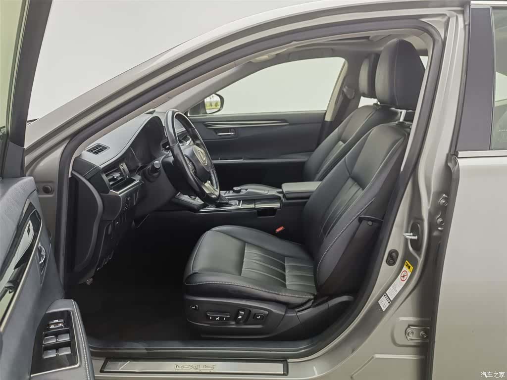 Lexus ES, 2016 10
