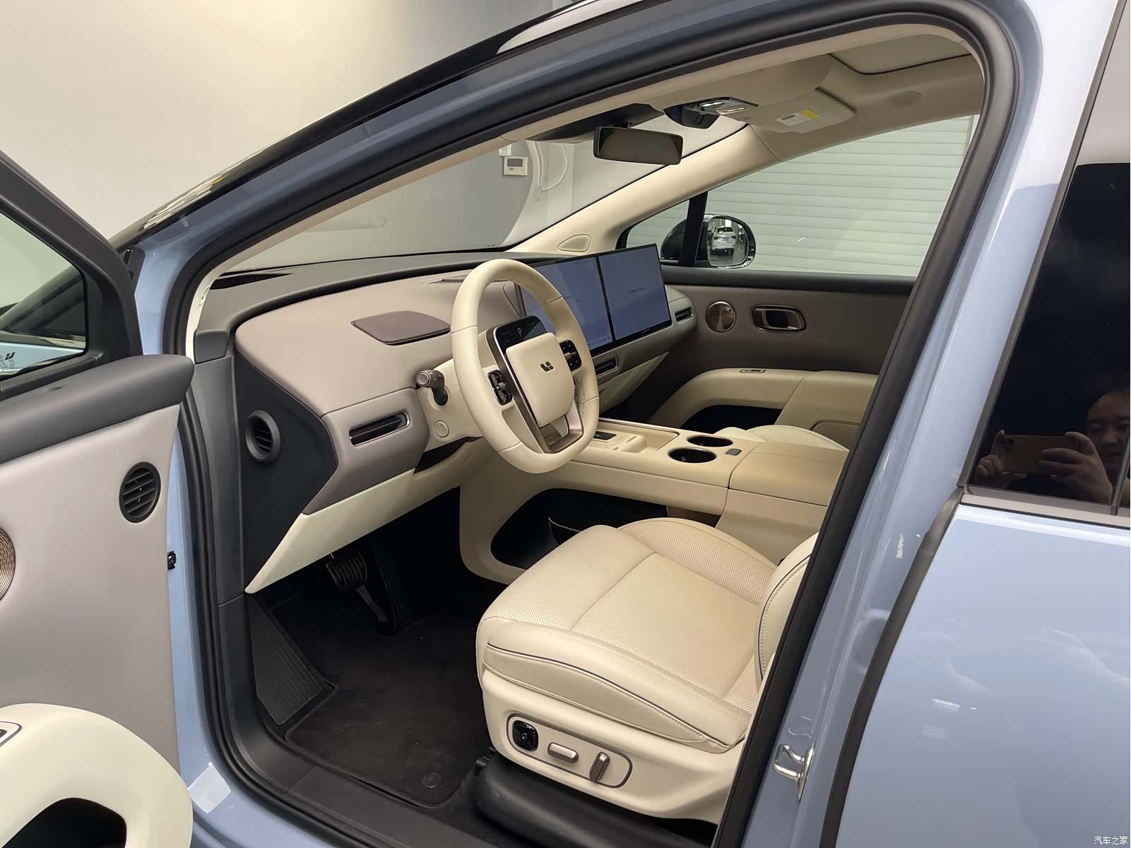 Li Auto i8, 2025 10