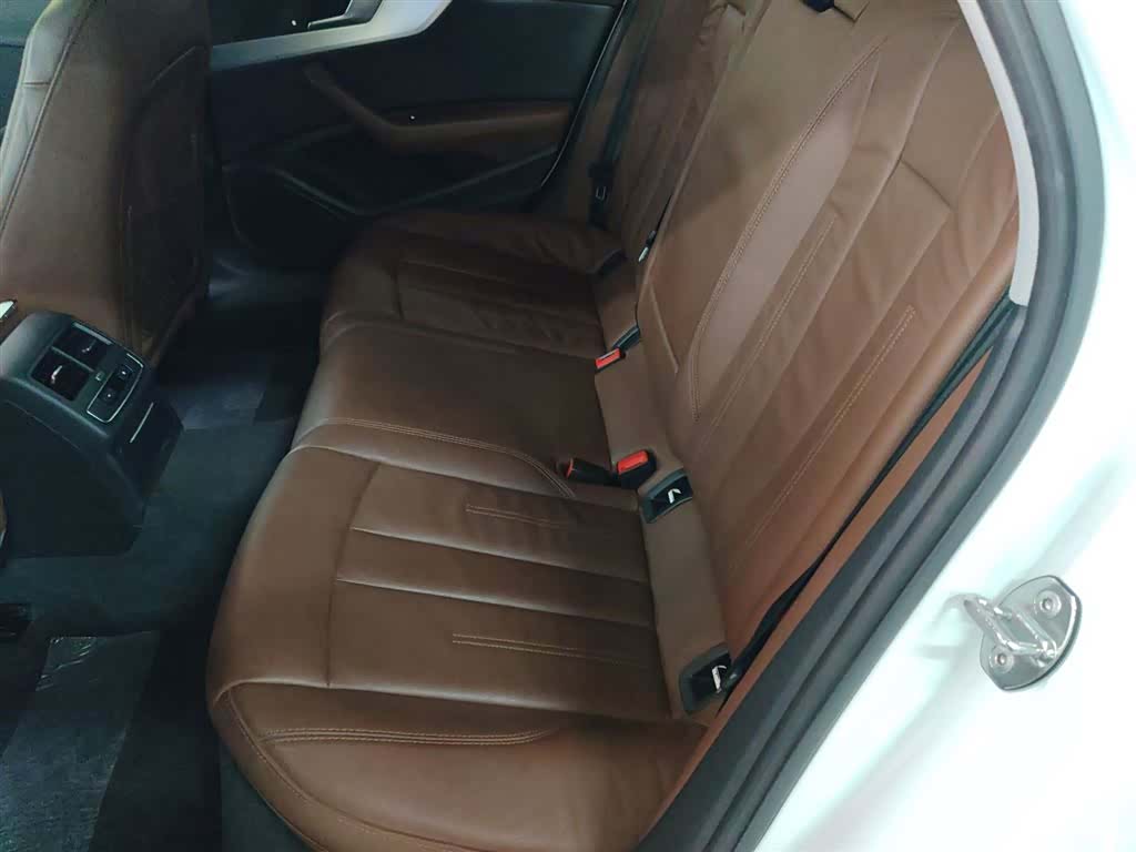Audi A4L, 2019 13