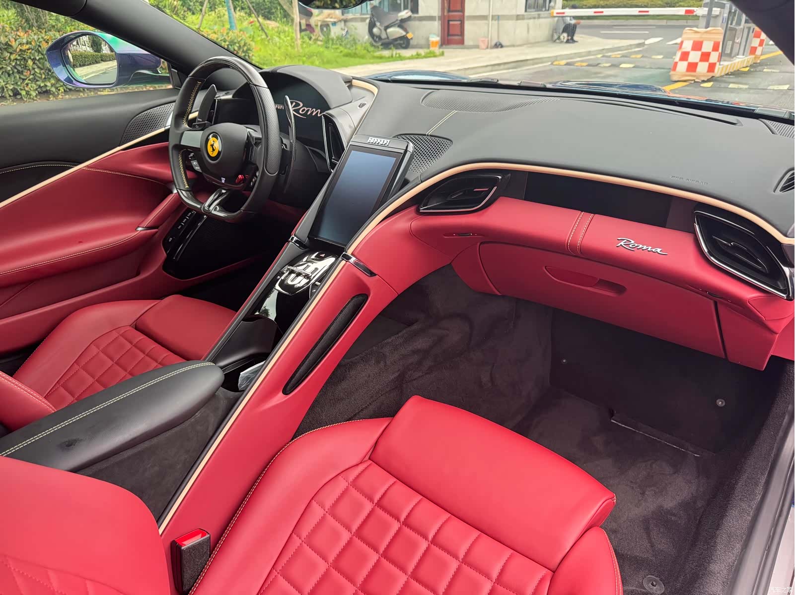 Ferrari Roma, 2022 все фото