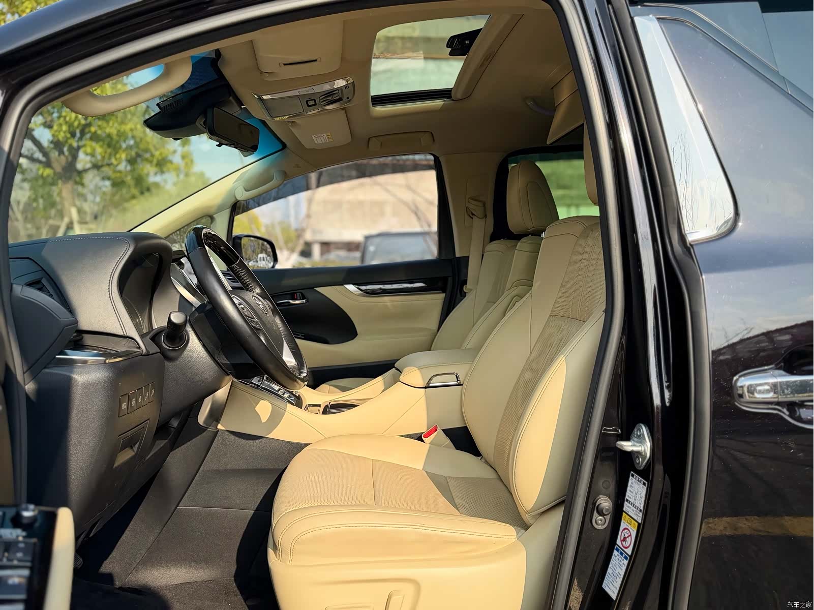 Toyota Vellfire, 2020 12