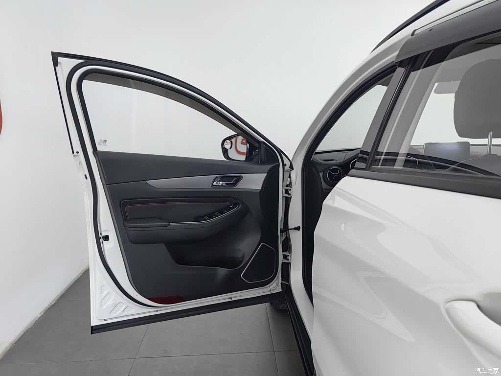 BAIC V, 2019 8