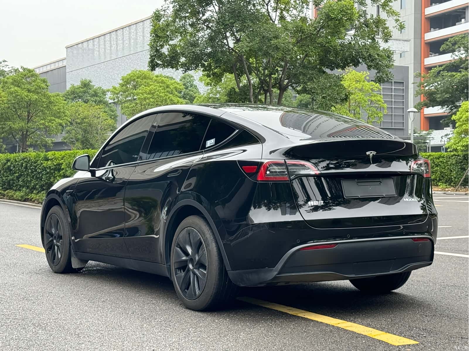 Tesla Model Y, 2023 18