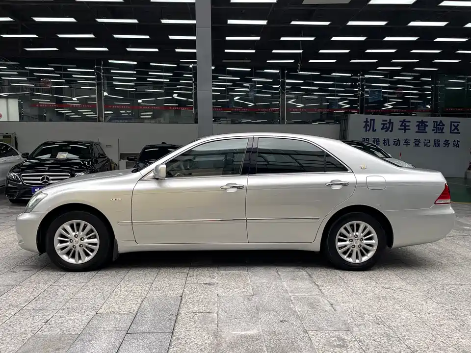 Toyota crown