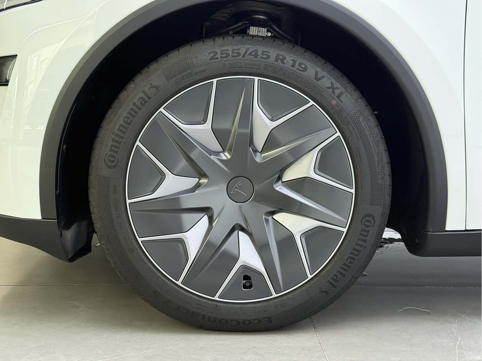 Tesla Model Y, 2026 3