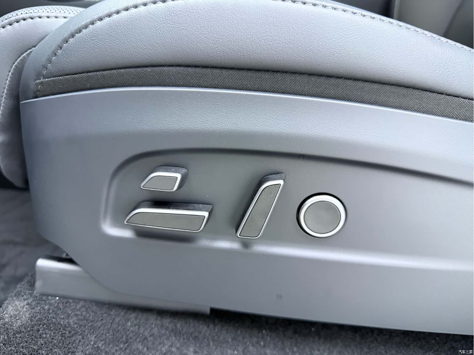 Tesla Model Y, 2026 12