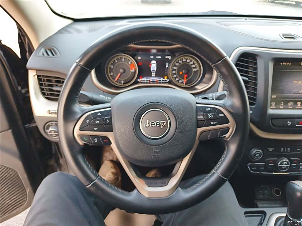 Jeep Cherokee, 2017 11