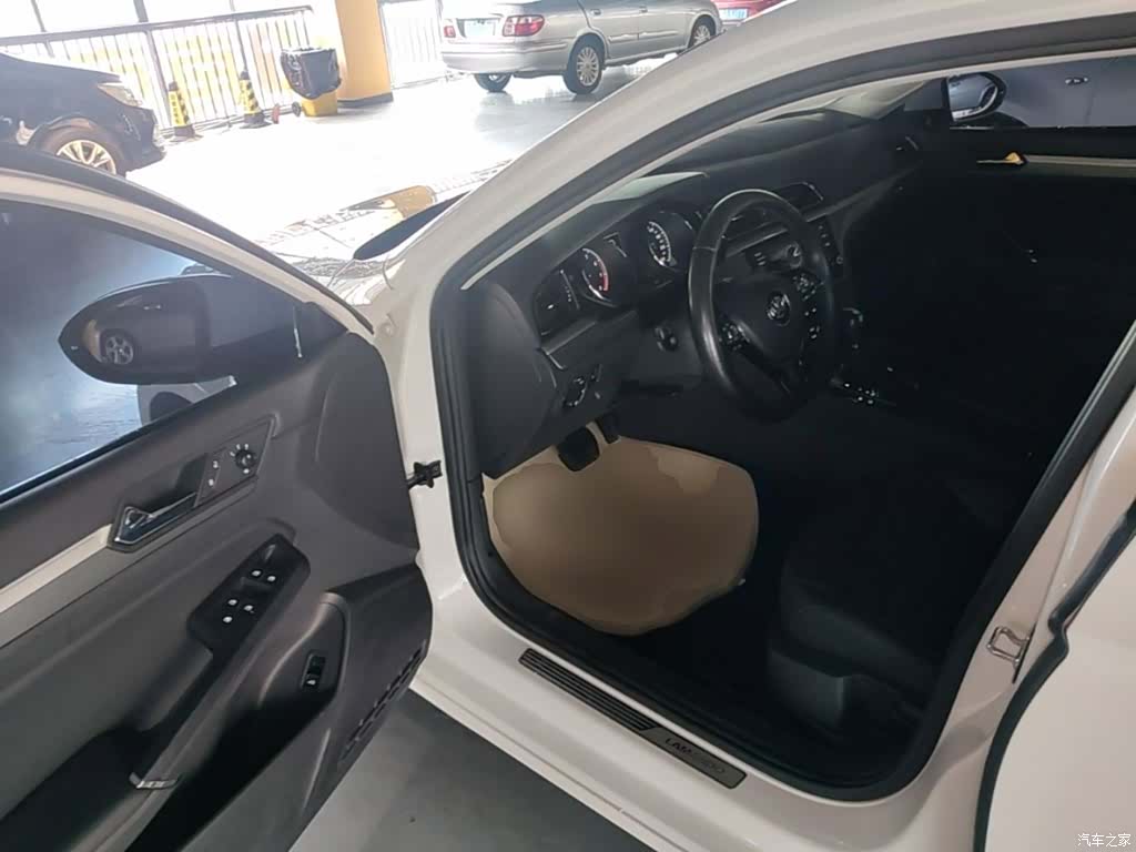 Volkswagen Lamando, 2016 16