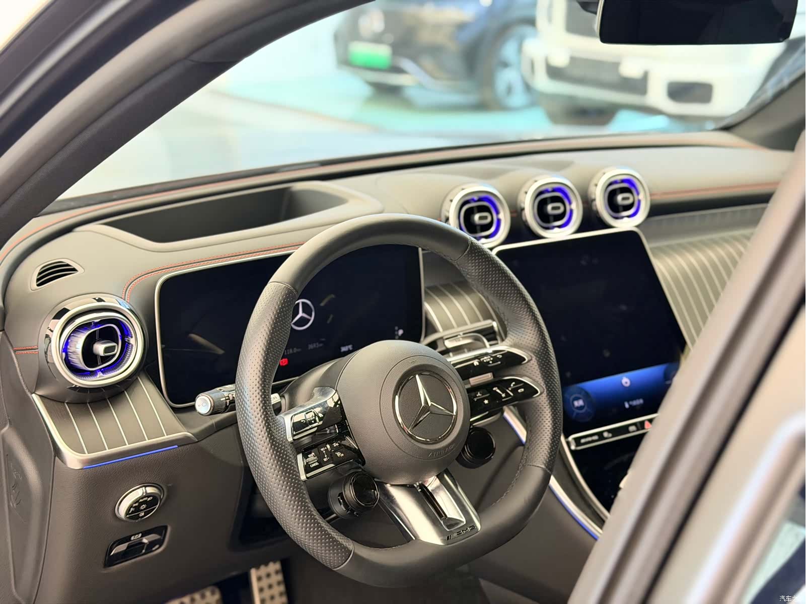 Mercedes-Benz GLC, 2025 24