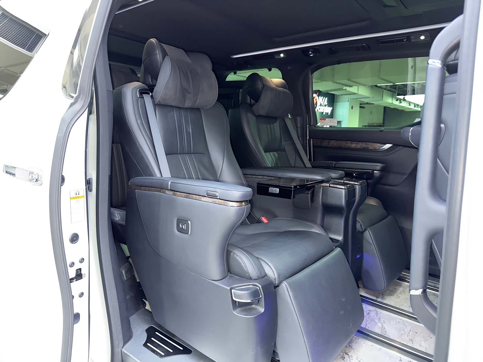 Toyota Alphard, 2022 24