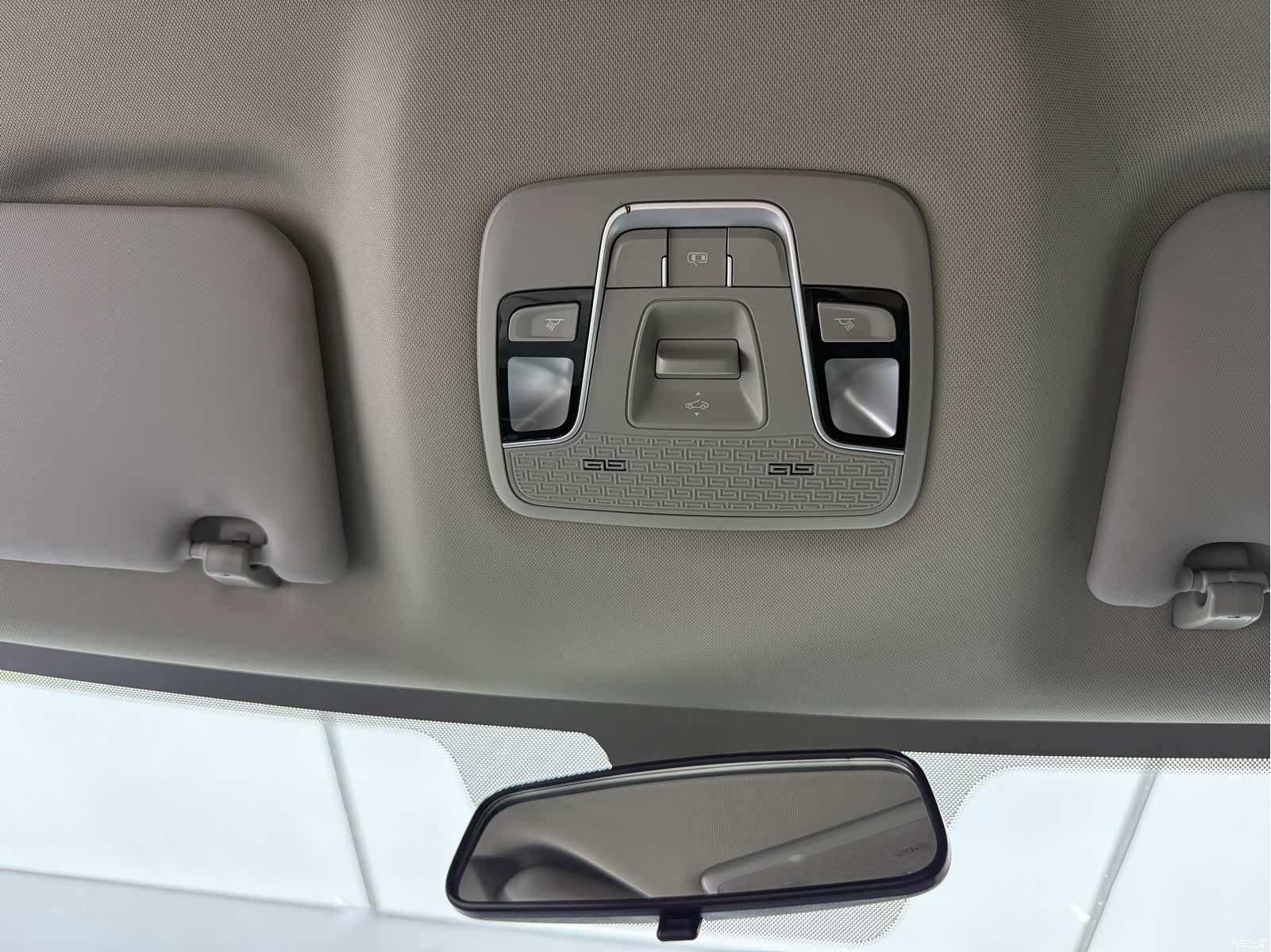 Geely Coolray, 2021 13