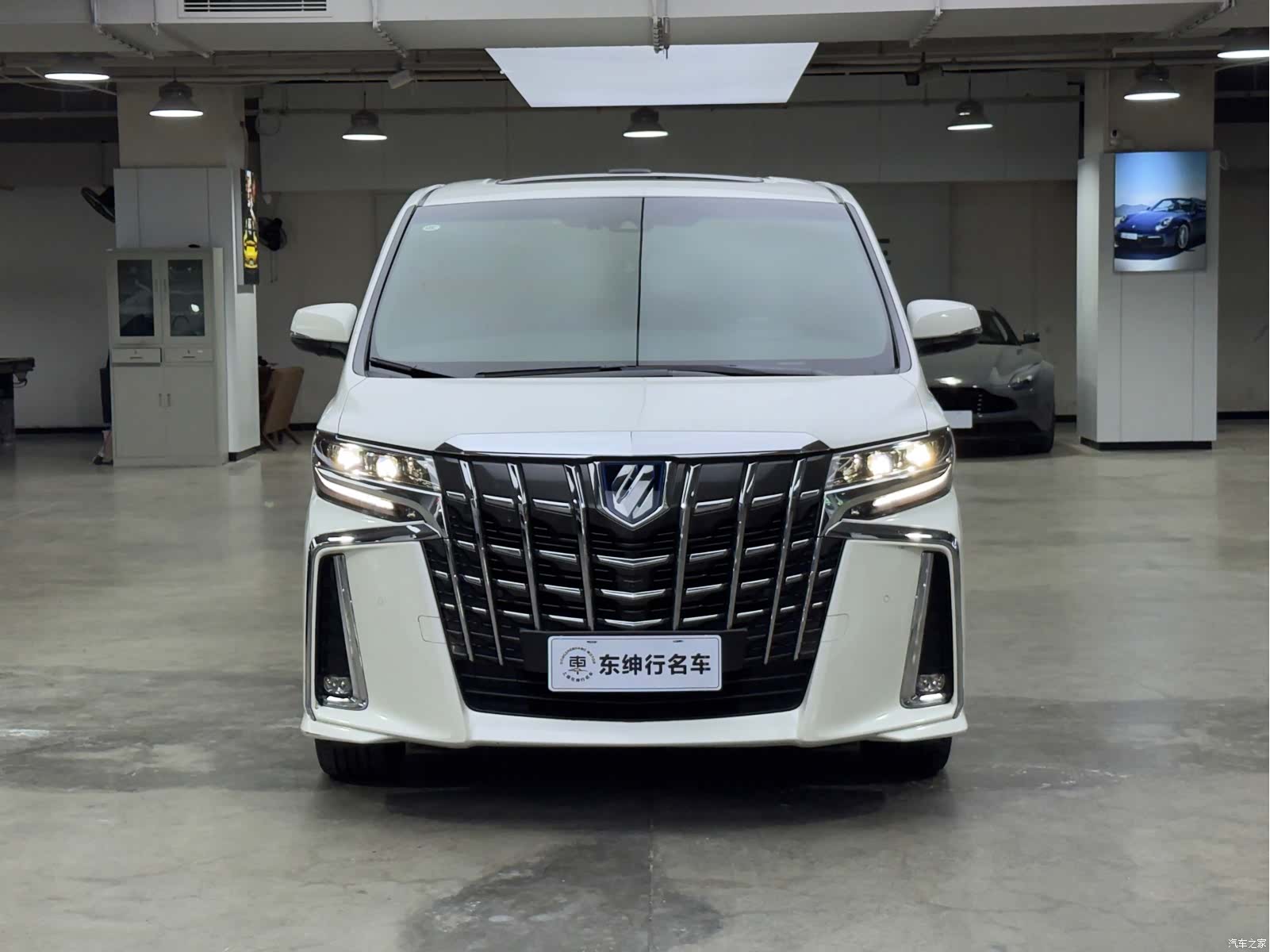 Toyota Alphard, 2022 2