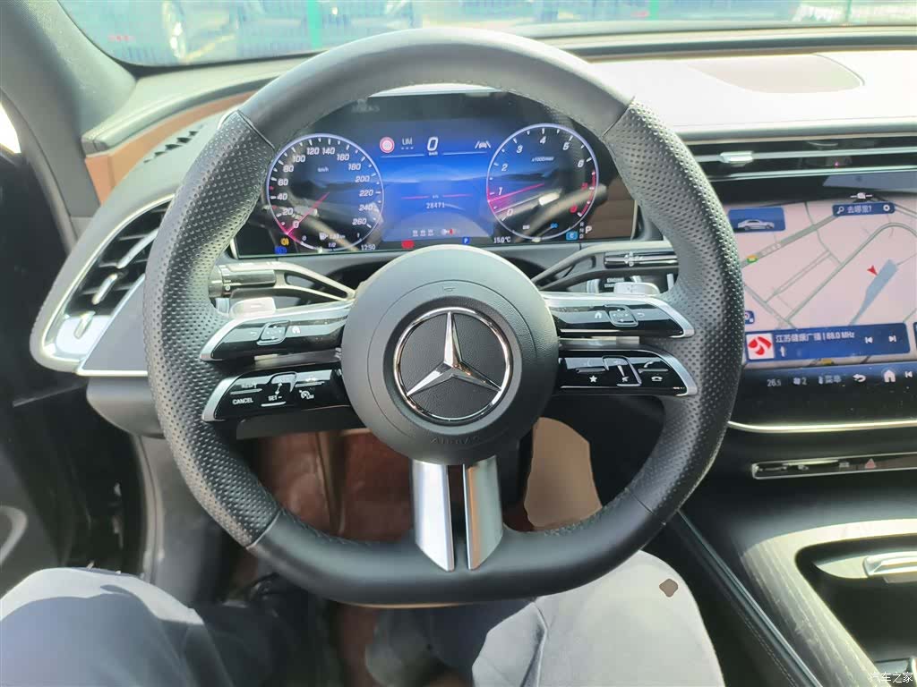 Mercedes-Benz E-Class, 2024 11