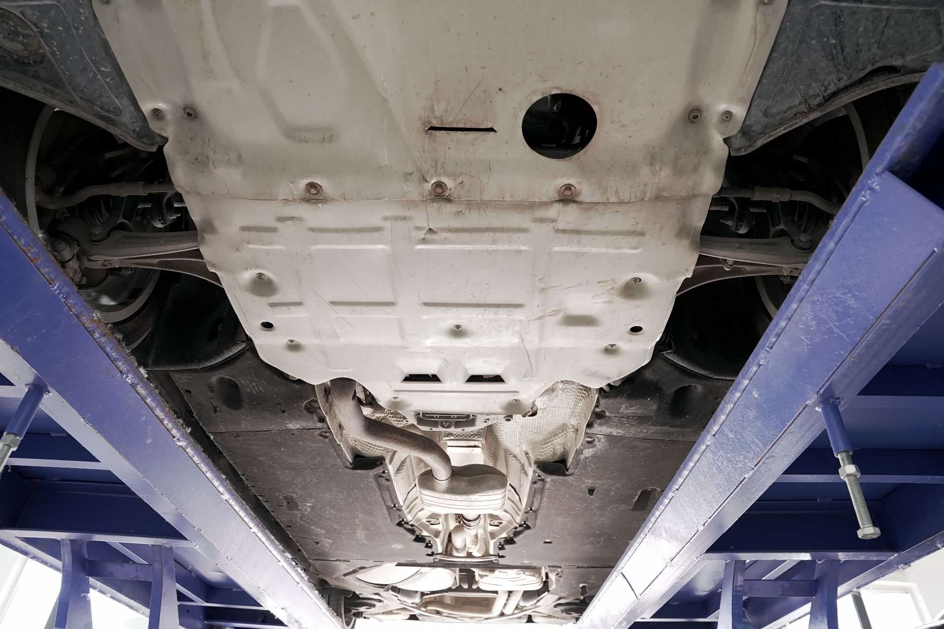 Audi A6L, 2014 24