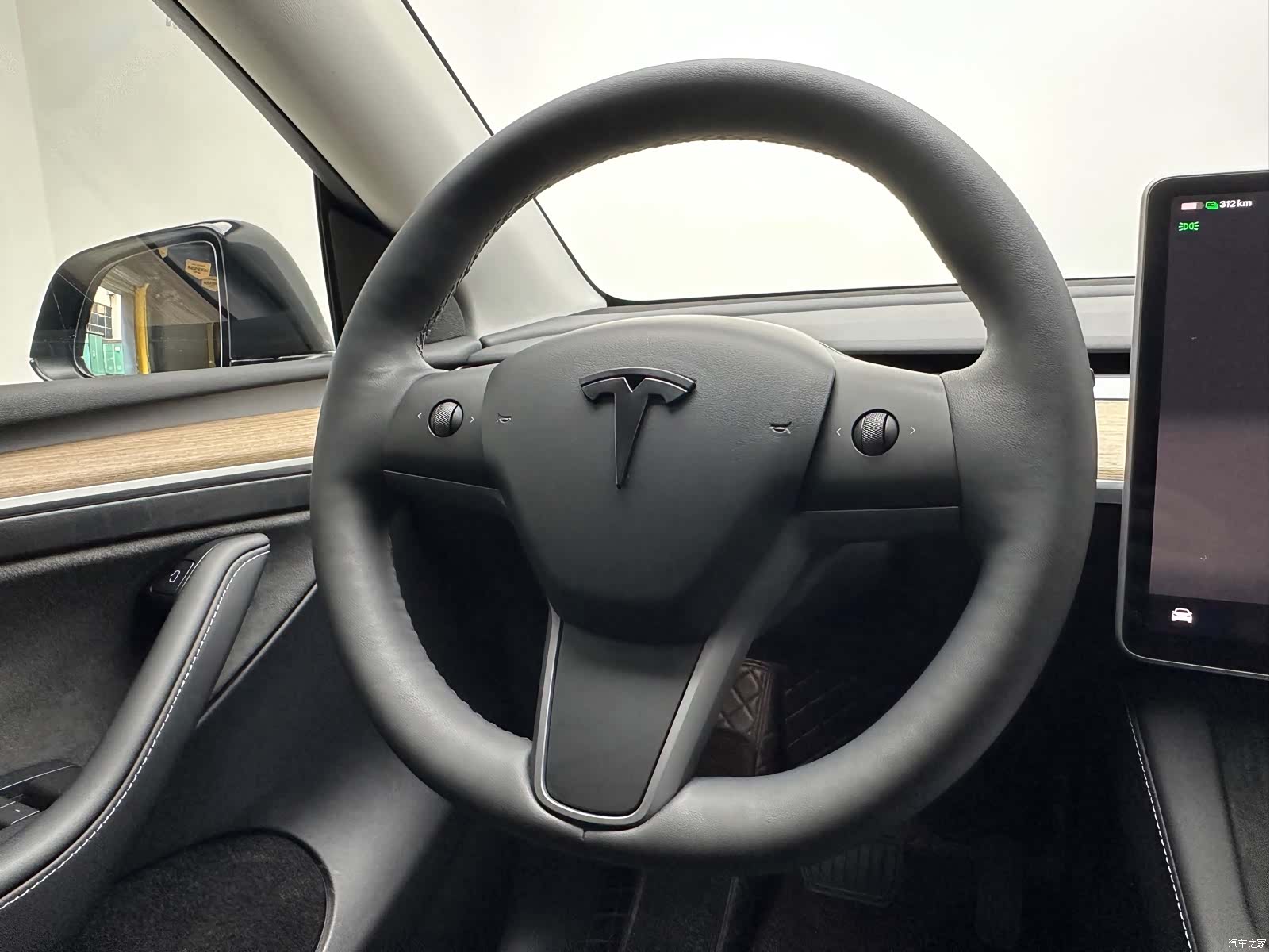 Tesla Model Y, 2023 10