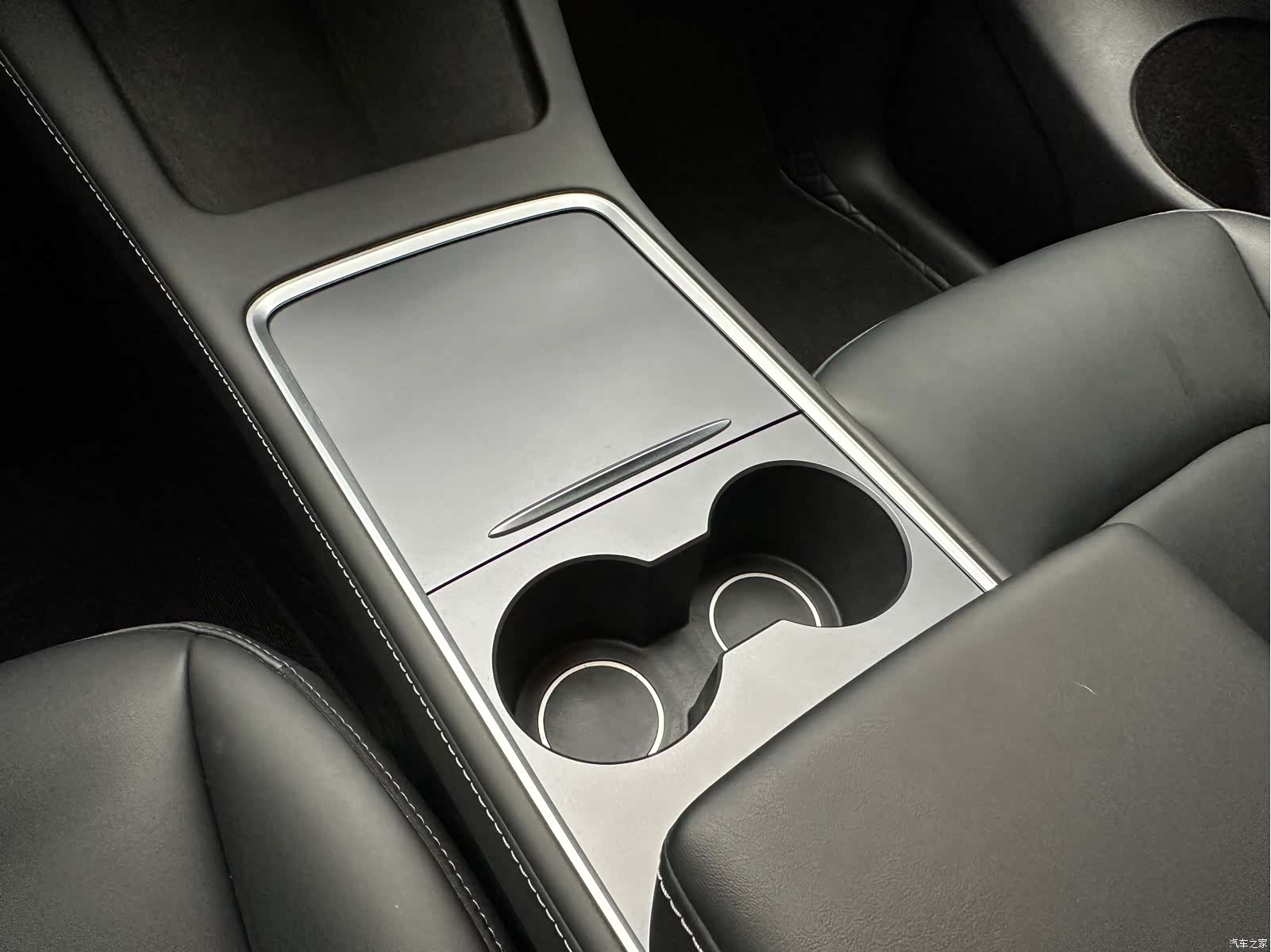 Tesla Model Y, 2023 14