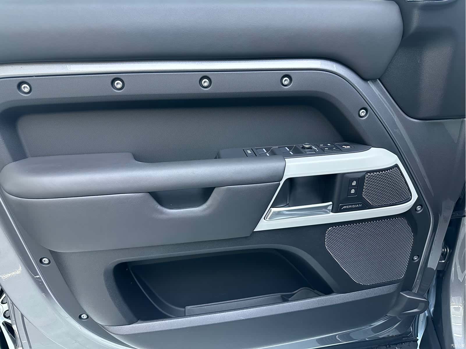 Land Rover Defender, 2022 4