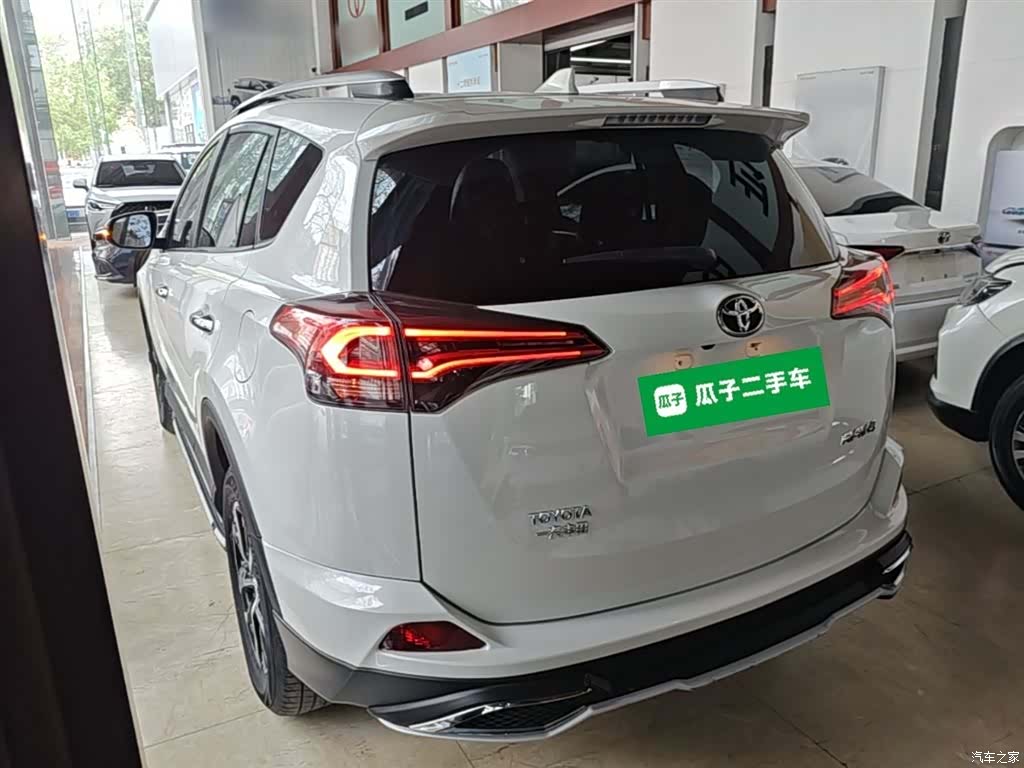 Toyota RAV4, 2017 все фото