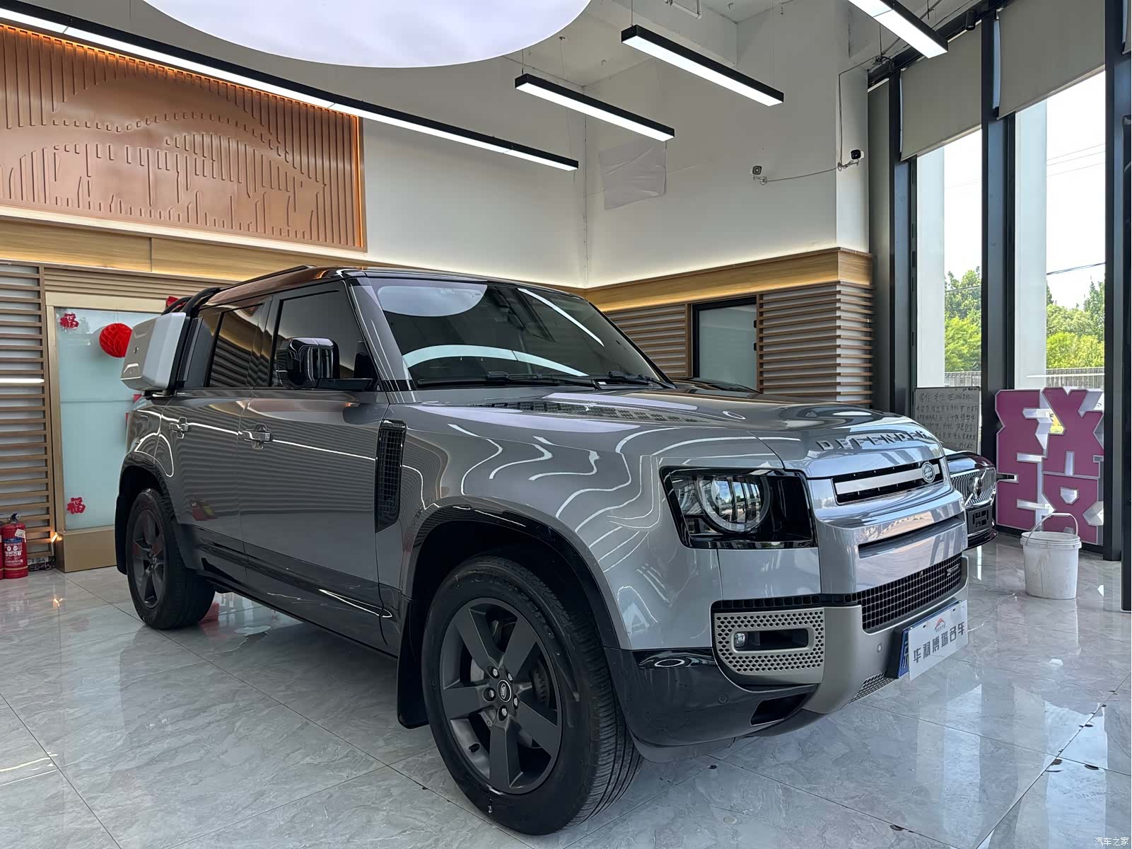 Land Rover Defender, 2022 3