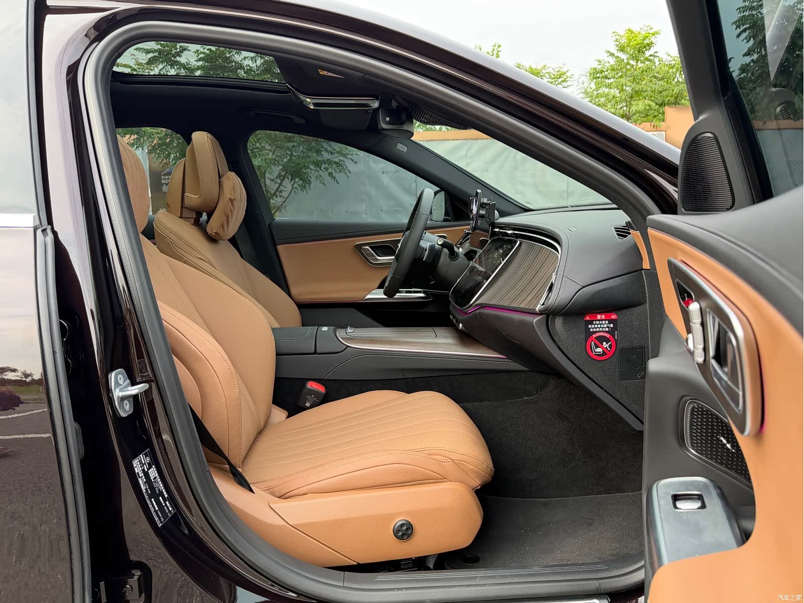 Mercedes-Benz E-Class, 2024 14