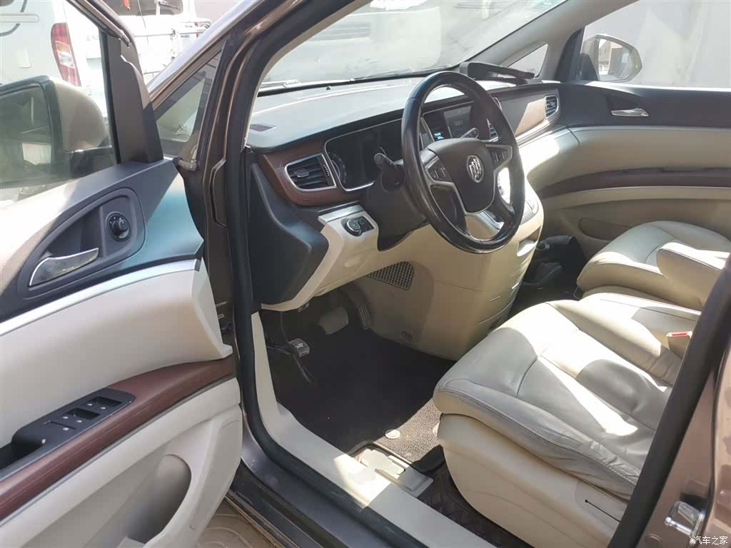 Buick GL8, 2017 15