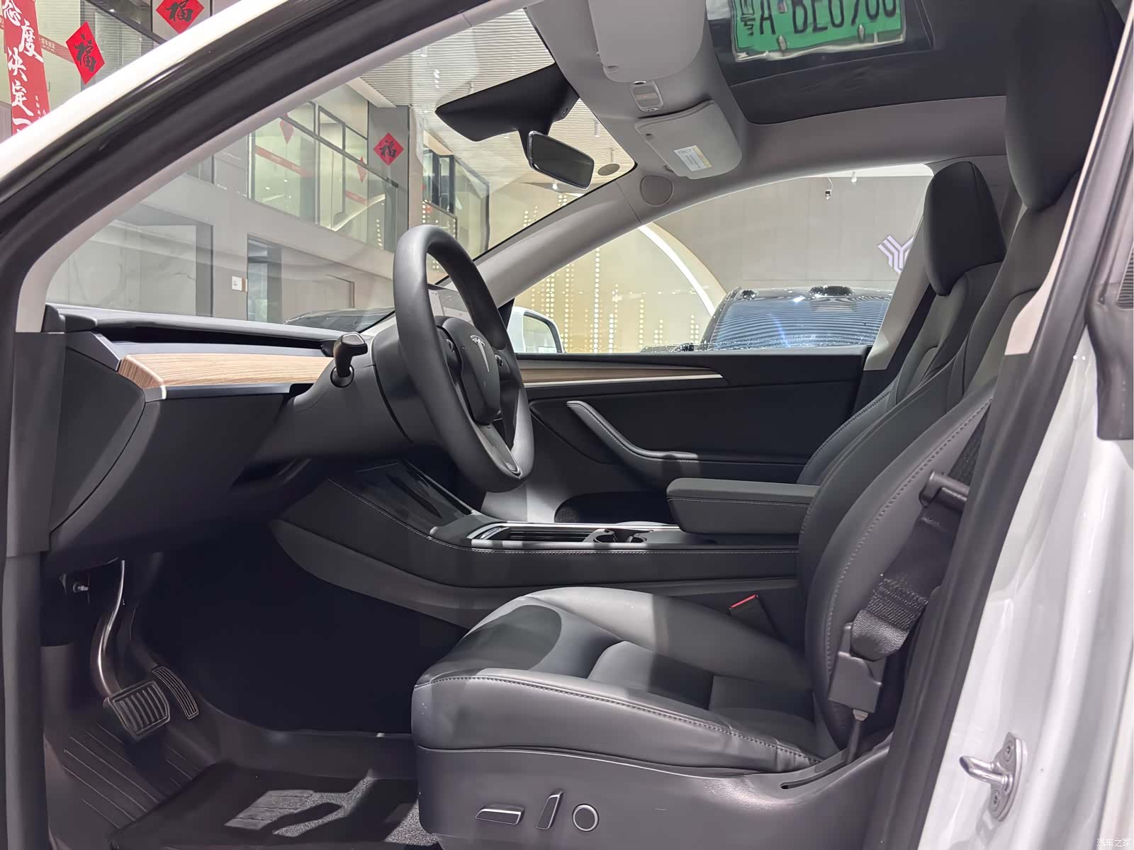 Tesla Model Y, 2023 все фото