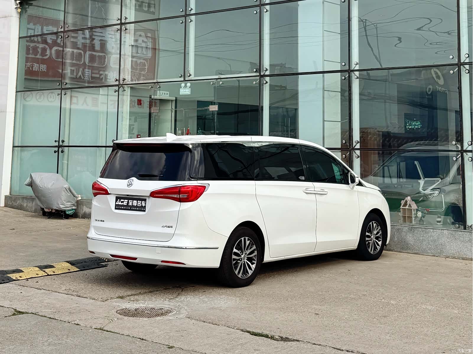 Buick GL8, 2018 4