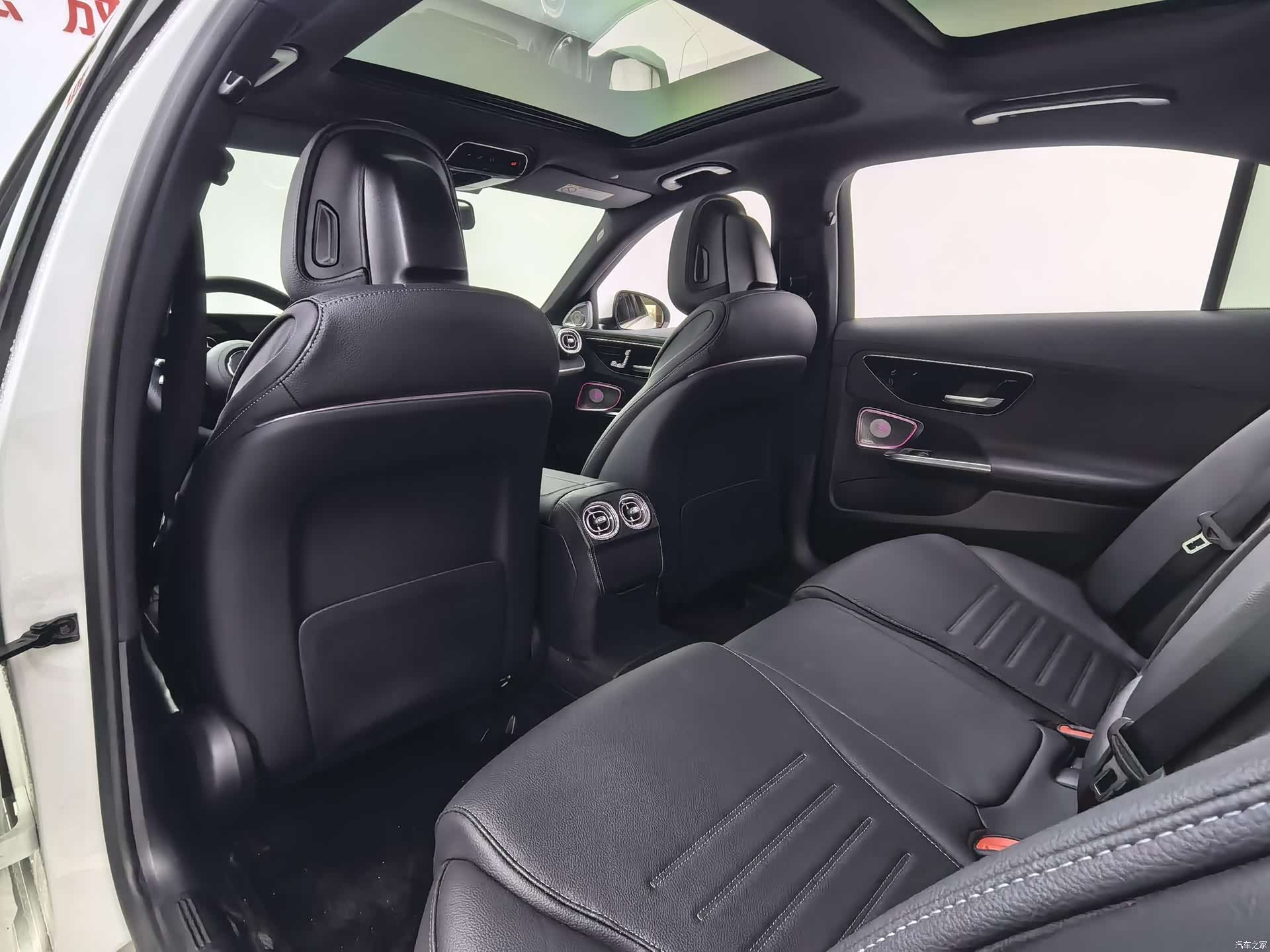 Mercedes-Benz C-Class, 2024 16