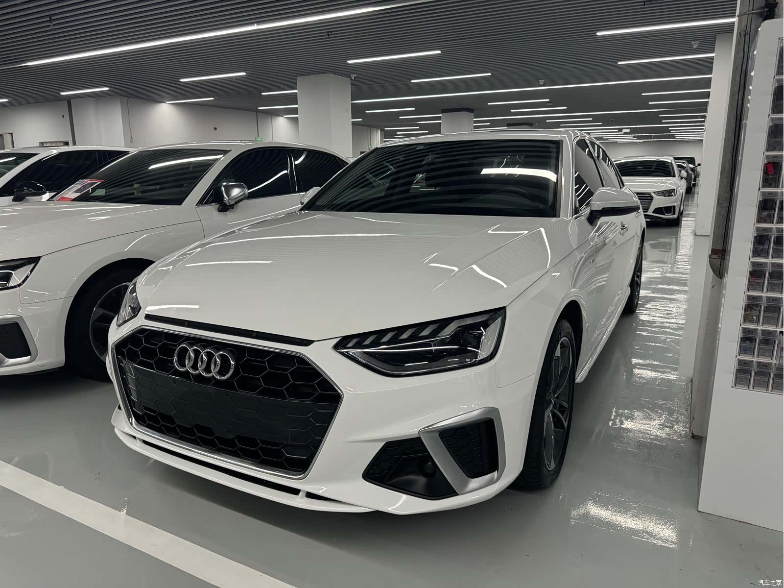 Audi A4L, 2021 1