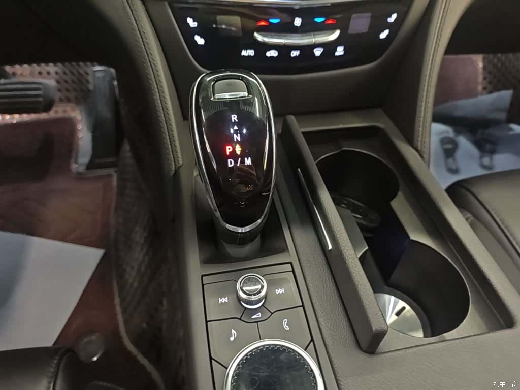 Cadillac CT6, 2022 14