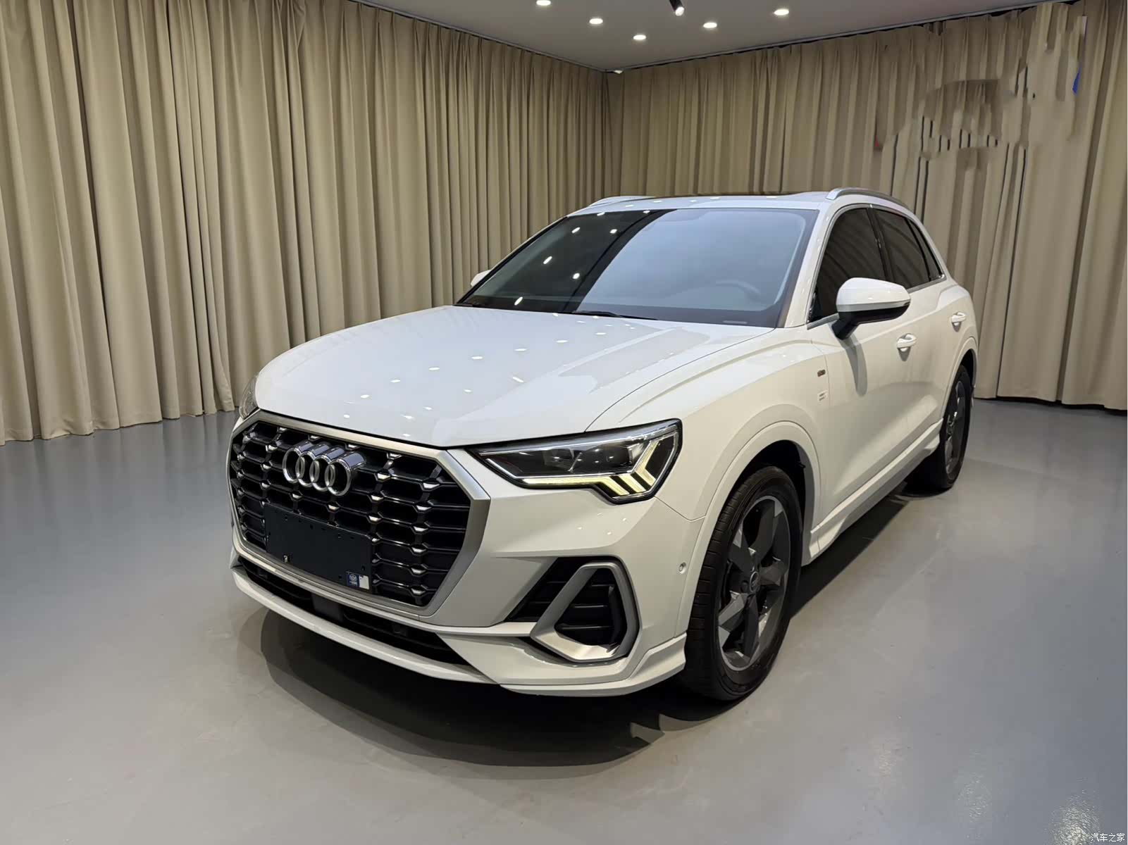 Audi Q3, 2023 1